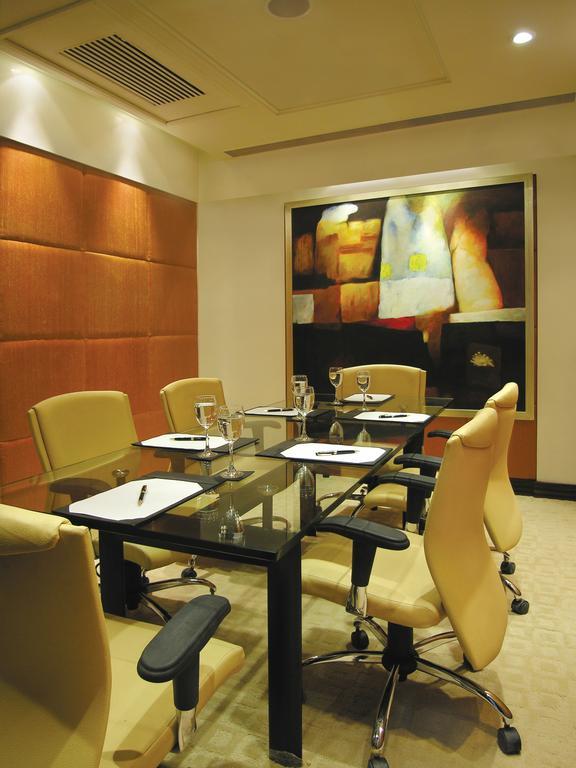 Taj Chandīgarh Exterior foto A boardroom at a hotel