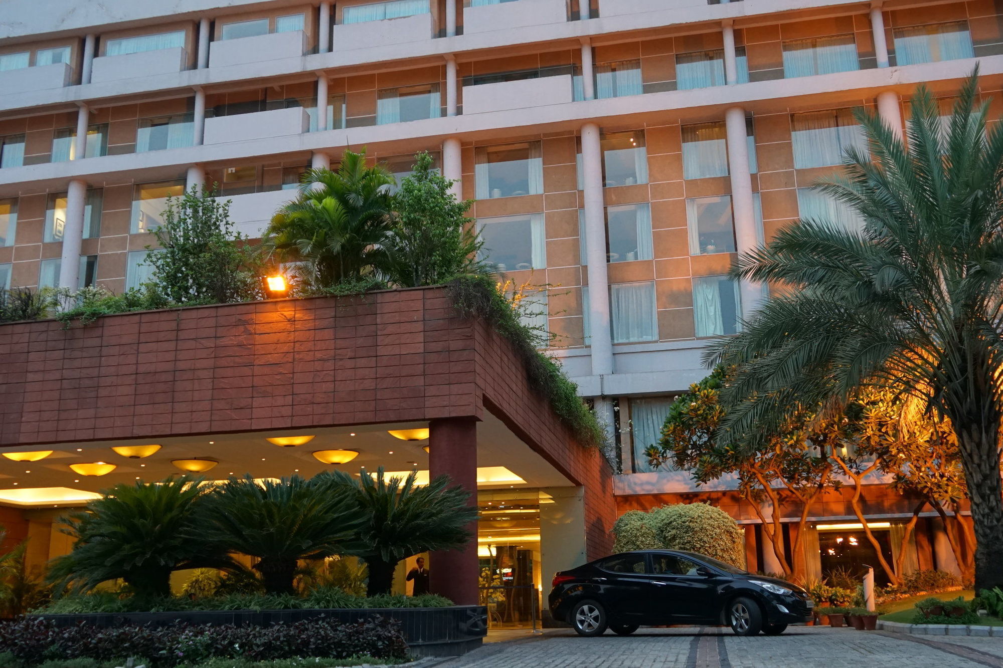 Taj Chandīgarh Exterior foto The hotel's entrance