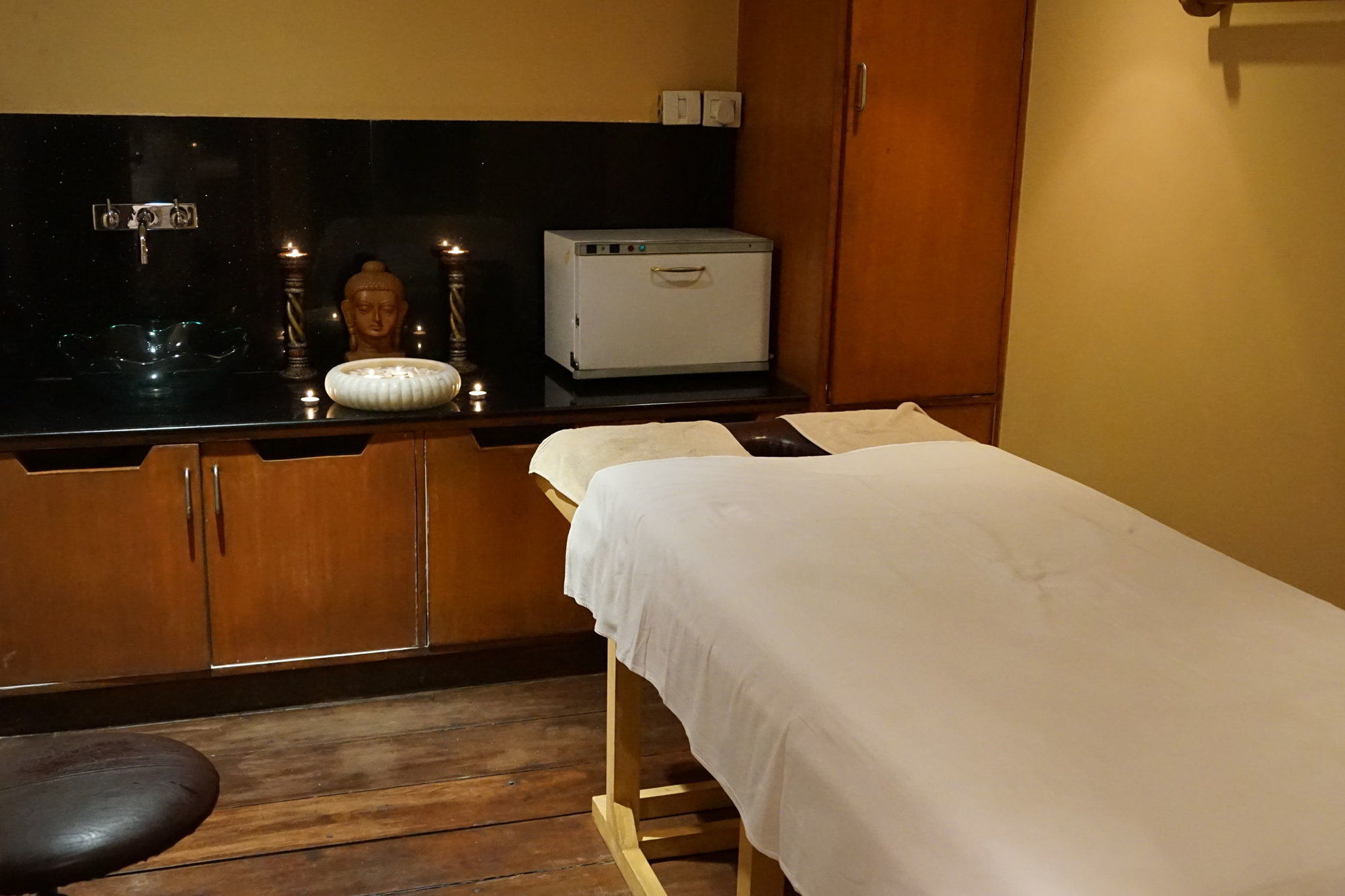 Taj Chandīgarh Exterior foto A massage bed