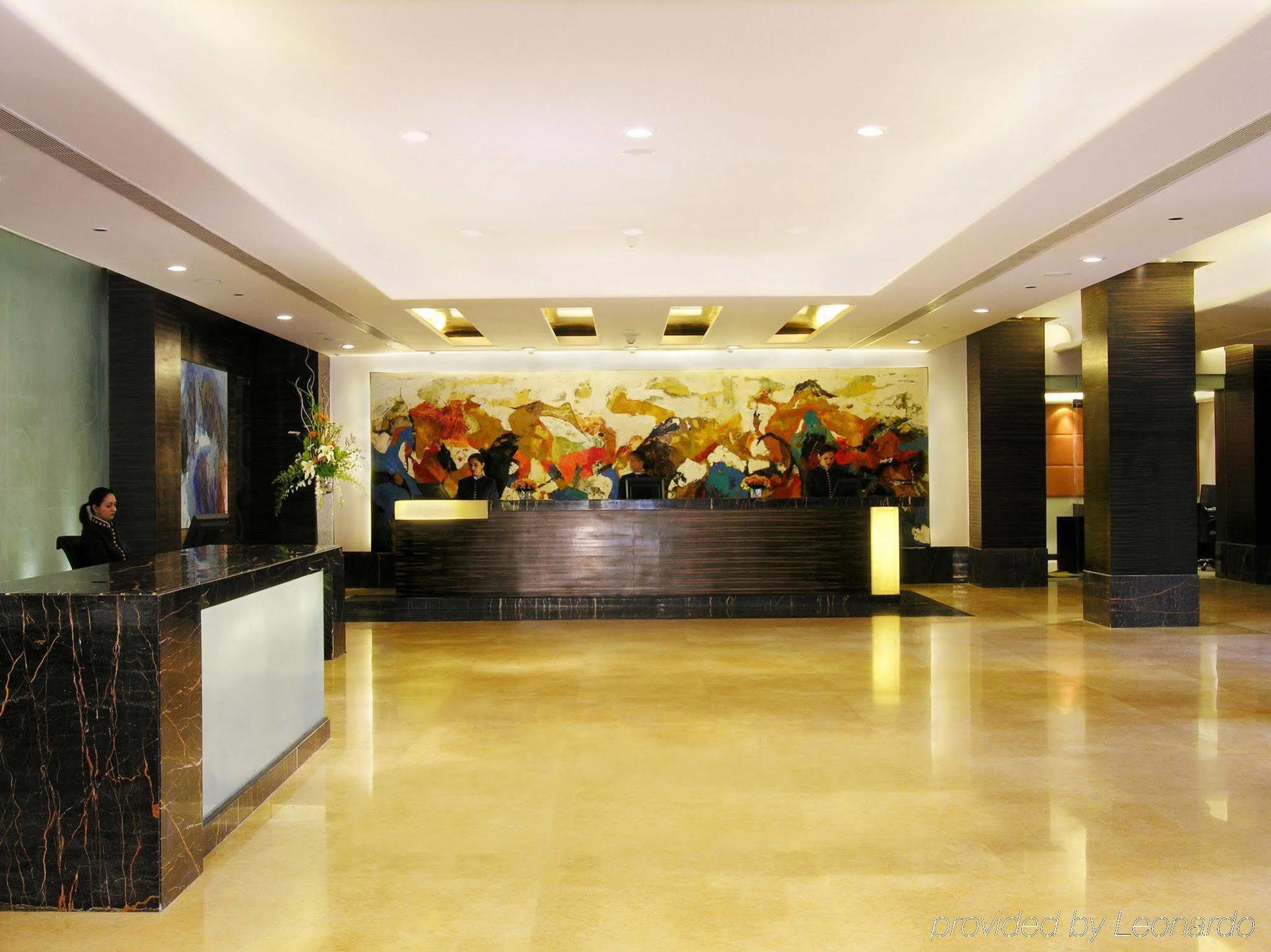 Taj Chandīgarh Exterior foto The lobby of the hotel