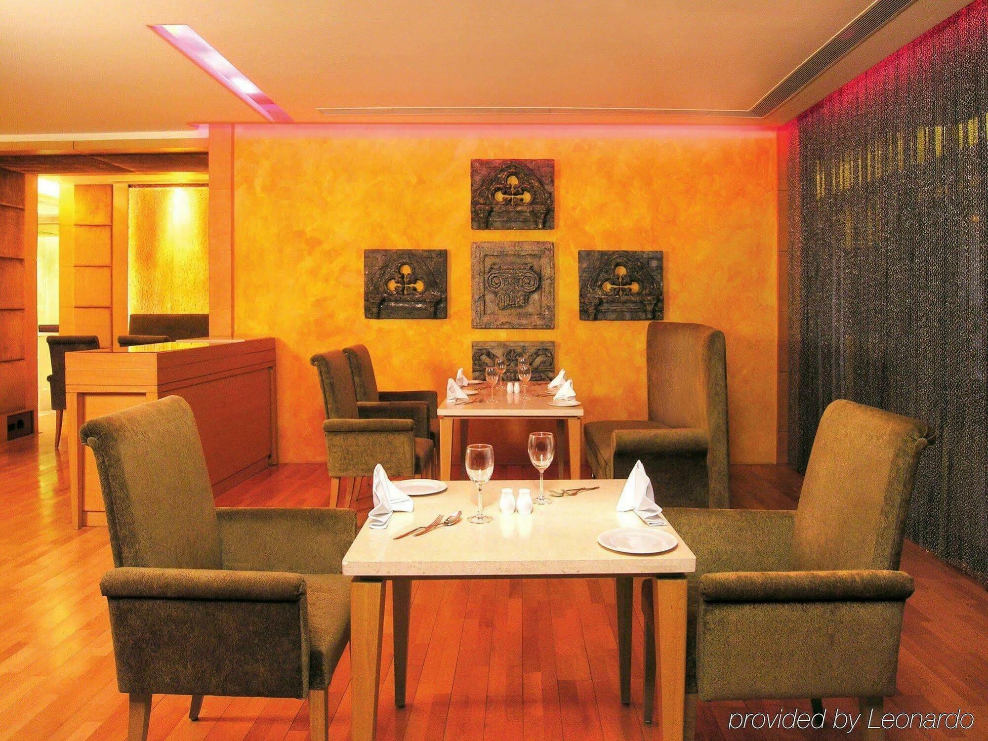 Taj Chandīgarh Restaurante foto The Club Lounge at the Taj Mahal Palace, Mumbai